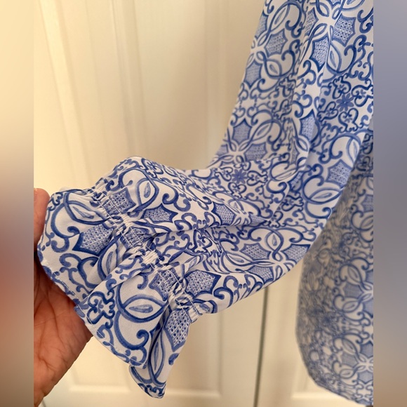Talbots Blue & White Tile Print Blouse – Size Medium - Picture 6 of 8